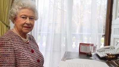 تليجراف: الملكة إليزابيث تبدي أسفها لانفصال الأمير هاري وفقده الامتيازات الملكية