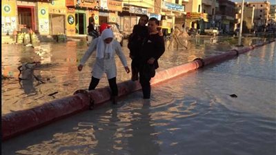 شوارع أبوتلات غارقة والمنازل محاصرة بسبب الأمطار (صور)