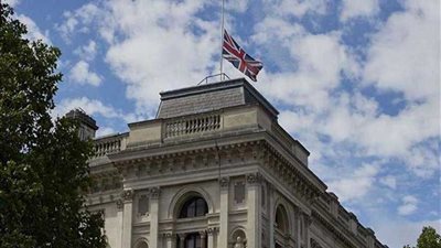 بريطانيا تستدعي سفير إيران احتجاجا على احتجاز سفيرها في طهران