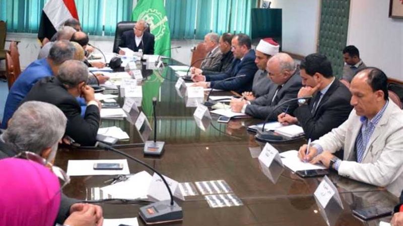 محافظ القليوبية يبحث