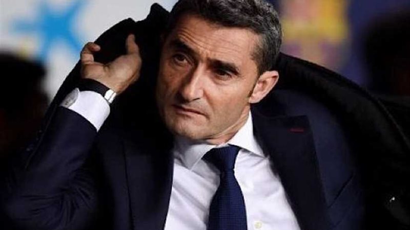 لاعبو برشلونة يودعون