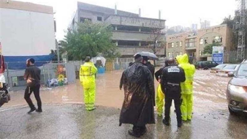 جماجم فوق الماء وتحطم