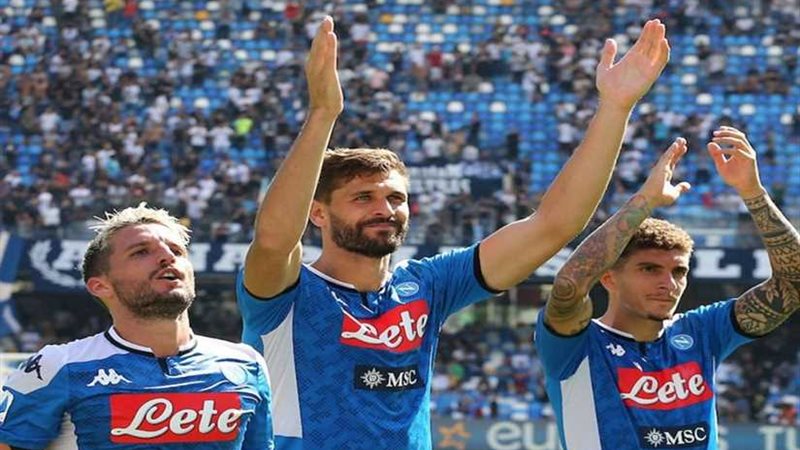 نابولي يتأهل لربع