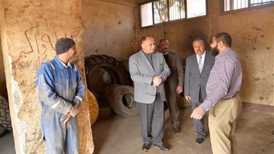 محافظ أسيوط يتفقد وحدة مشروع الرصف