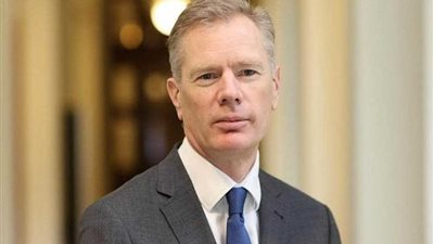 إيران تعلن مغادرة السفير البريطاني أراضيها