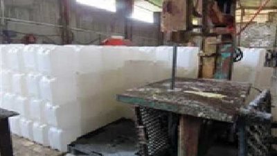 بالصور.. ضبط مصنع يدير النفايات الطبية الخطرة بأوسيم