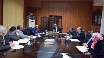 رئيس جامعة بني سويف يناقش استعدادات مركز التعلم المدمج للامتحانات