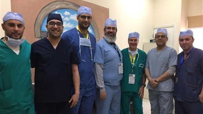 الغربية ..خبير إيطالي يجري 8 جراحات بالمنظار للأطفال