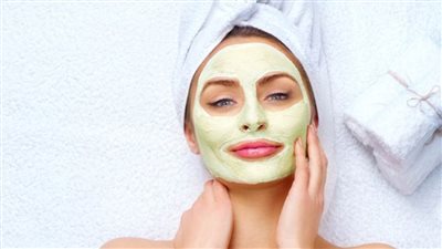 ٤ علاجات تجميل لتدليل نفسك في الحجر الصحي الذاتي