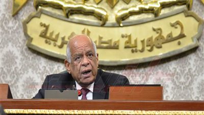 عبدالعال يتسلم نسخة من الدستور المصرى المترجم للغة الكورية