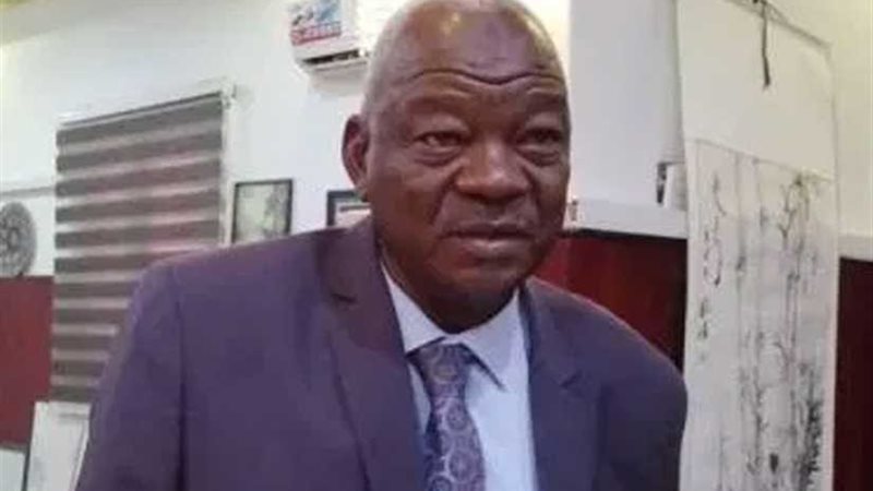 السفير المصري يبحث