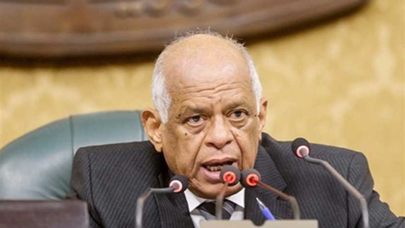 عبد العال يمثل المجموعة