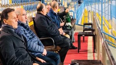 البدري وجهازه الفني يتابعون مباراة الاتحاد وبيراميدز