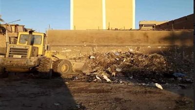 رفع أكوام القمامة والمخلفات بشوارع القوصية