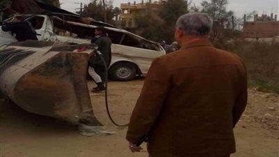 بالصور.. انقلاب ميكروباص بأسيوط ومصرع 4 أشخاص وإصابة 9 آخرين