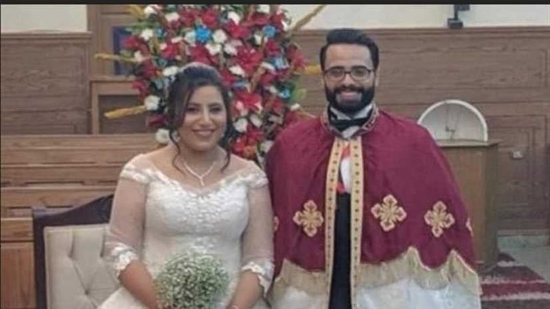 اهالي المنيا يشيعون