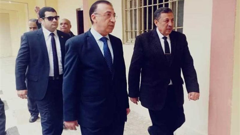 الشريف يتفقد لجان