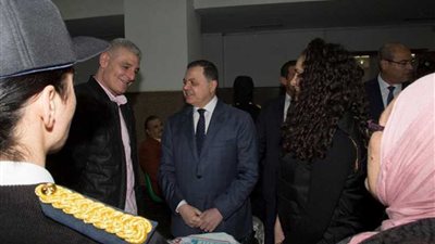 وزير الداخلية يلتقى أسر الطلبة الجدد أبناء الشهداء