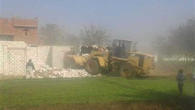 إزالة 56 حالة تعد على الأراضي الزراعية ببني سويف