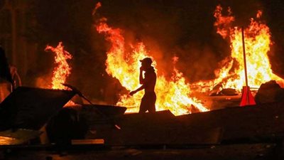 احتدام المواجهات واحتراق خيم الاعتصام بوسط العاصمة اللبنانية