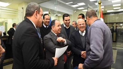 وزير المالية ومحافظ بورسعيد يتفقدان 