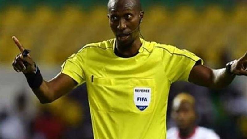 طاقم حكام مباراة