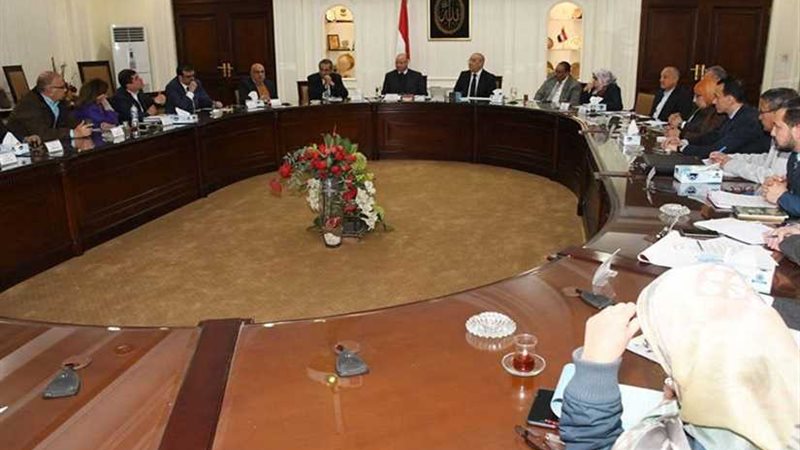 وزير الإسكان ومحافظ