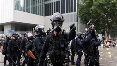شرطة هونج كونج تفرق آلاف المتظاهرين
