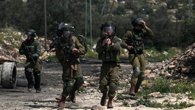 الاحتلال الإسرائيلي يهاجم حاجزا لمواطنين فلسطينيين للوقاية من كورونا