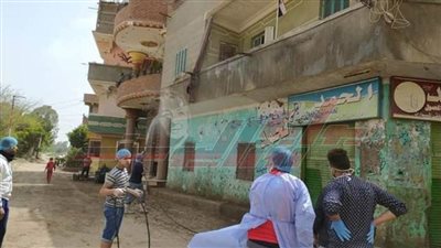 على نفقتهم الخاصة.. شباب كفر العرب يحاربون الفيروس القاتل.. (صور) 