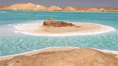 بحيرات الملح الصخري في سيوة.. سياحة علاجية وثروة اقتصادية