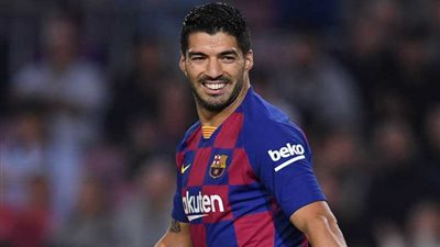 برشلونة يعقد اجتماعًا طارئًا لحسم صفقة بديل سواريز