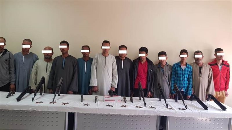 المتهمين وبحوزتهم