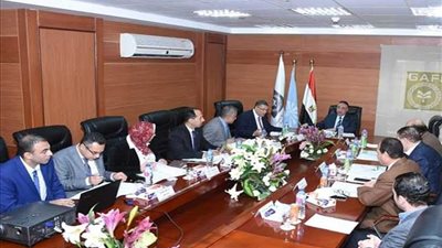 محافظ الإسكندرية يؤكد تشجيع الاستثمار لتوفير فرص عمل للشباب