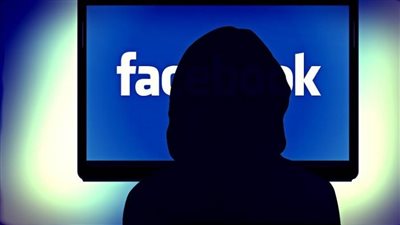 سيدة تَزعم عبر 