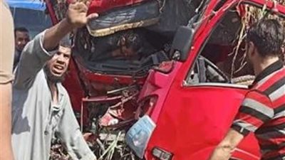 إصابة 3 في حادث تصادم سيارة يقودها طفل ببنها