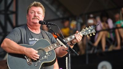 كورونا يقضي على مطرب أمريكي في يومين