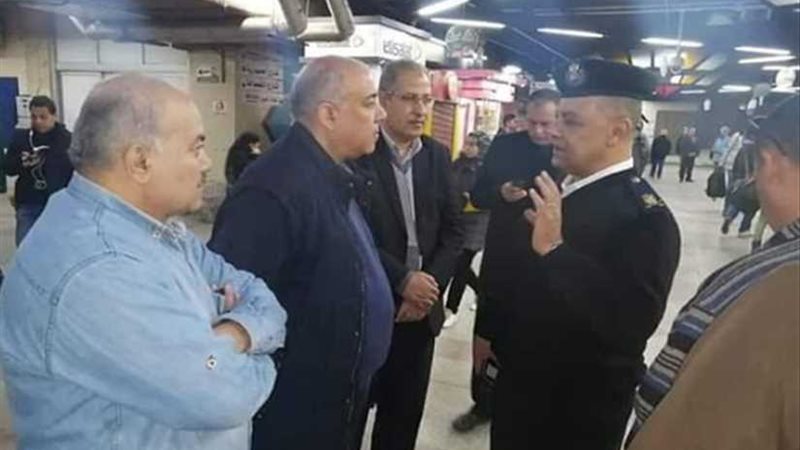 رئيس المترو يقوم