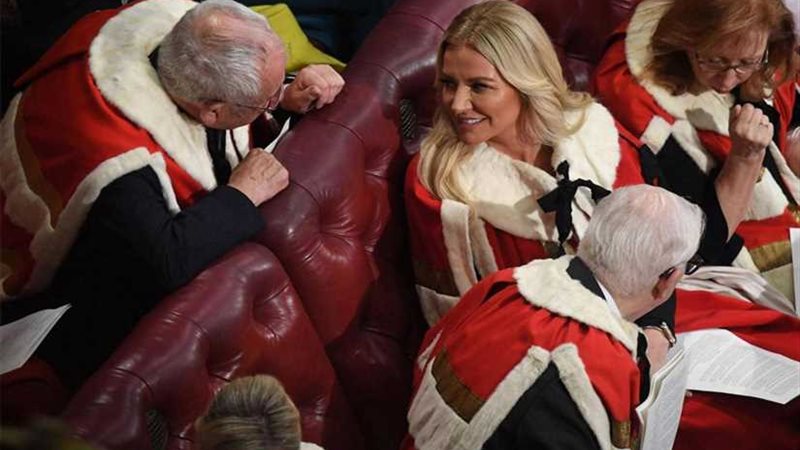 الحكومة تتلقى صفعة