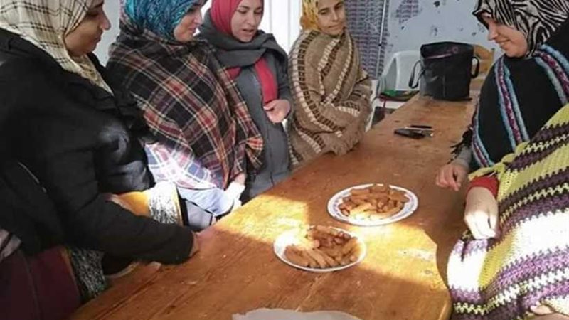 ورشة لتصنيع بلح الشام