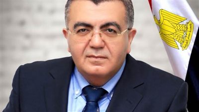 خبير دولي يطالب رجال الأعمال بتبني مبادرات خدمية لتخفيف العبء عن المتضررين