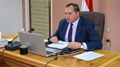 مجلس جامعة سوهاج ينعقد عبر الفيديو كونفرانس ويتابع بث المقررات الإلكترونية