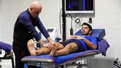 بعد جراحة الركبة.. سواريز يبدأ برنامجه التأهيلي