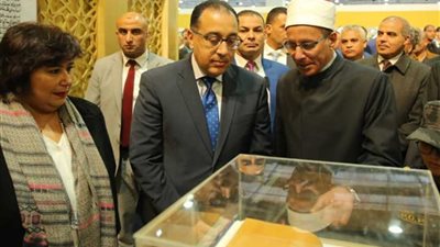 بالصور.. رئيس مجلس الوزراء يزور جناح الأزهر بمعرض الكتاب