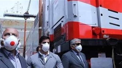 عاجل.. وزير النقل يشهد وصول ٢٠ جرار سكة حديد لميناء الإسكندرية  (صور)