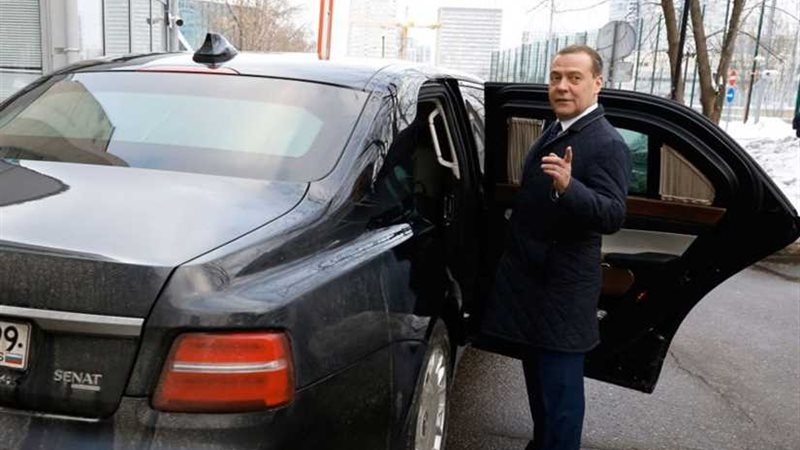 ميدفيديف يهنئ الحكومة