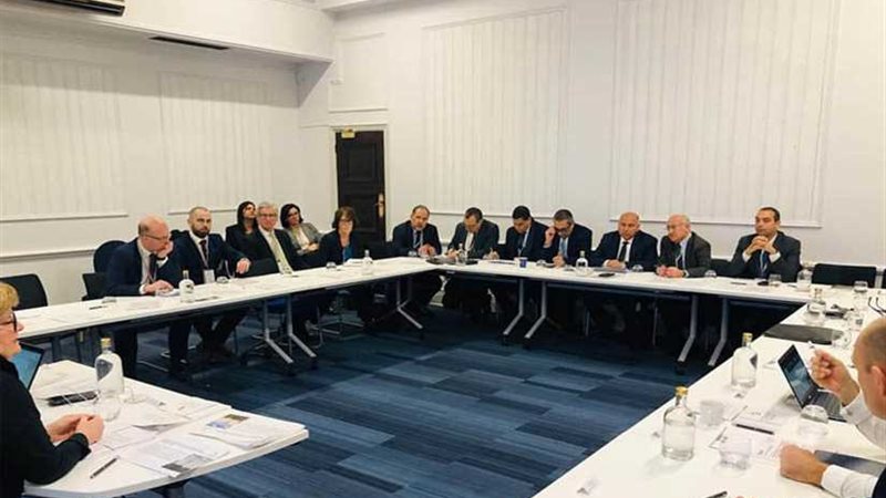 وزير النقل يستعرض