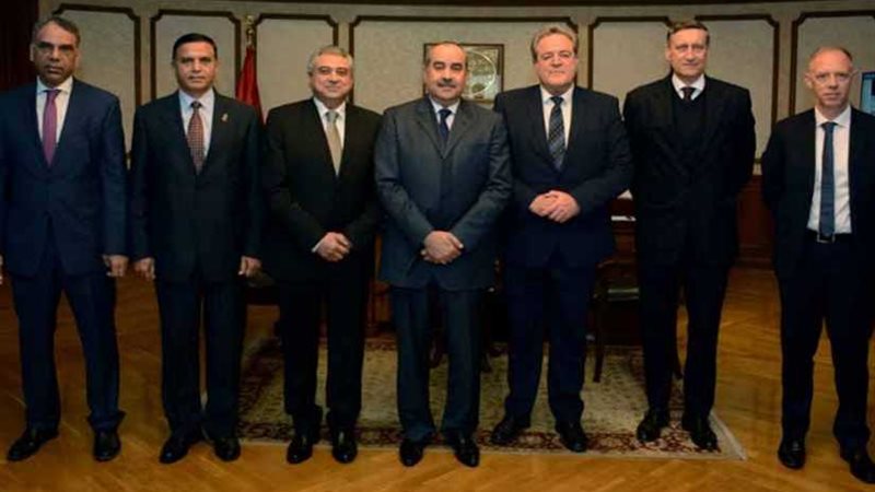 وزير الطيران يستقبل