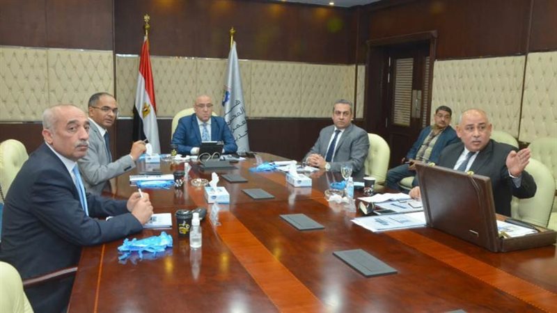 وزير لإسكان يستعرض