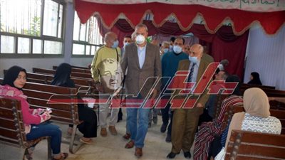 محافظ القليوبية يتابع إجراءات تسليم شريحة التابلت لطلاب الصف الأول الثانوي